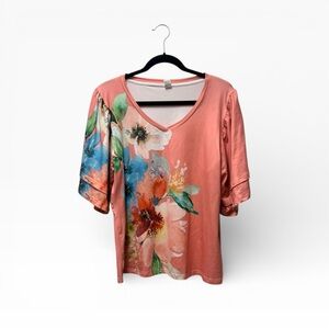 Pink Daisy | Floral V-Neck Short Sleeve Tee